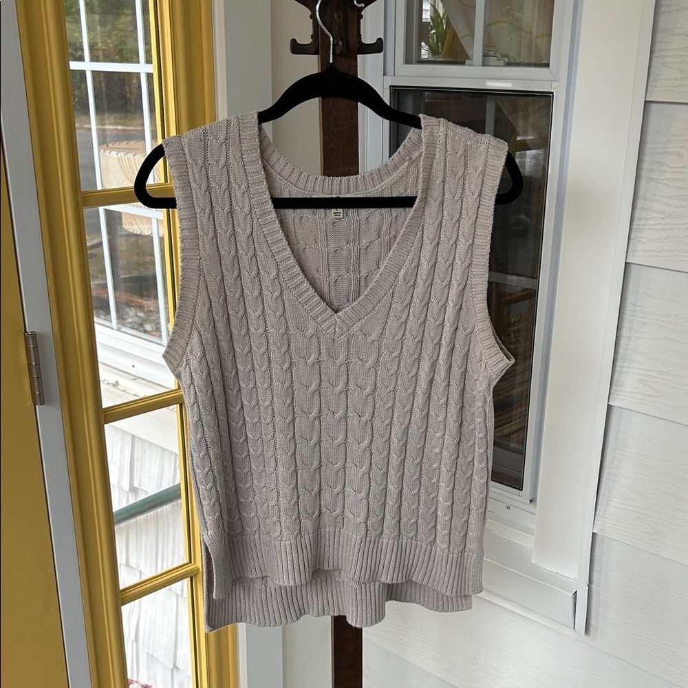 Women's Cable Knit Sweater Vest - Gray